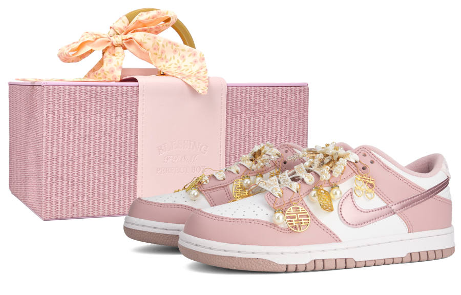 Nike Nike Dunk Pink Velvet Wedding Shoes Abrasion Resistant Abrasion Resistant Low top Skateboard Shoes Women's Pink