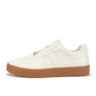 Yobn Non slip Lightweight Low top Skateboard Shoes Women's Beige
