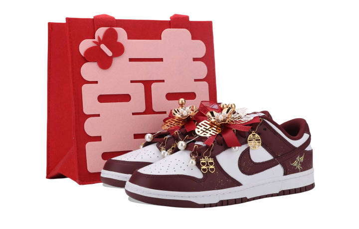 Nike Nike Dunk Abrasion Resistant Abrasion Resistant Low top Skateboard Shoes Unisex White Red