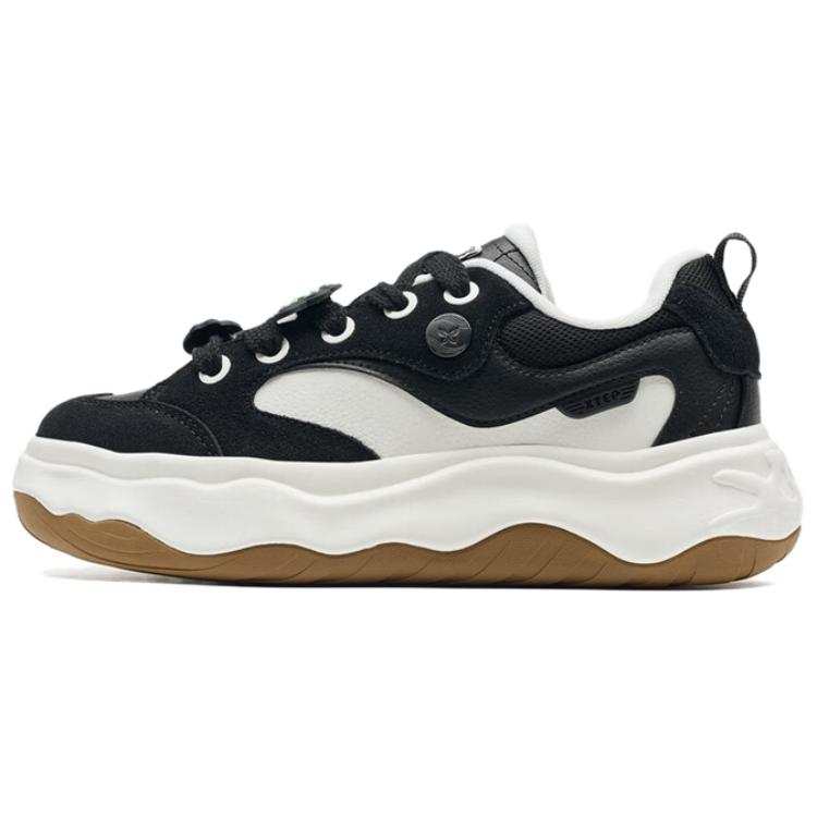 XTEP Minimalist Fashion Slip Resistant Abrasion Resistant Low top Skateboard Shoes Women's Black White
