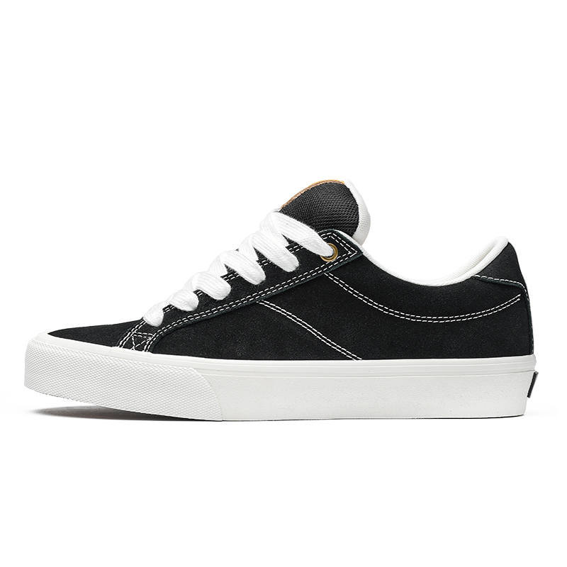 GOLUCK Bear Collection Suede Low top Skateboard Shoes Unisex Black White