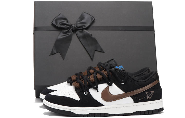 Nike Nike Dunk Leather Coverage Slip Resistant Impact Resistant Abrasion Resistant Low top Skateboard Shoes Women's