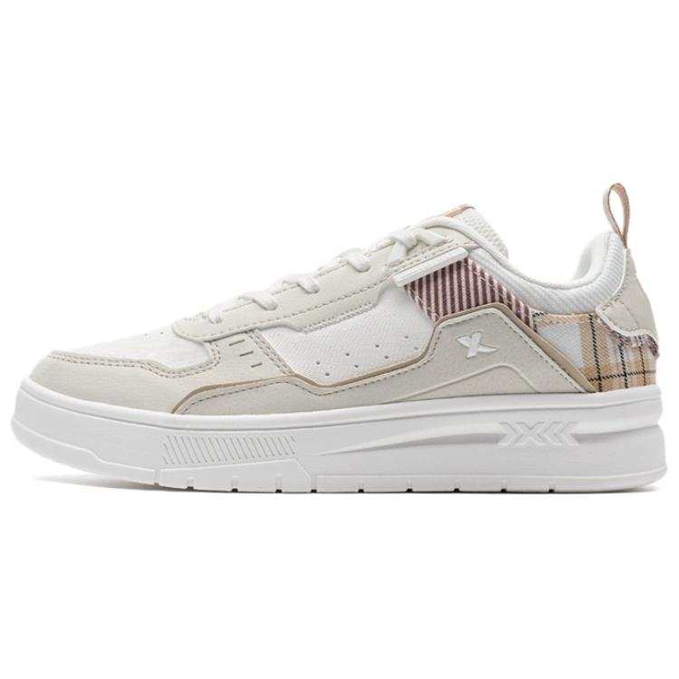XTEP Slip Resistant Abrasion Resistant Low top Skateboard Shoes Women's Umber White