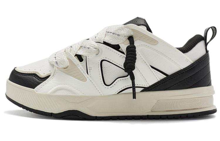 XTEP Slip Resistant Breathable Abrasion Resistant Low top Skateboard Shoes Women's White Black