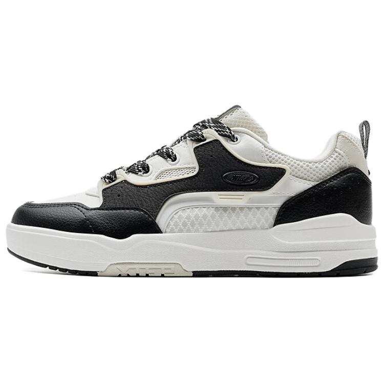 XTEP Yue Ao Slip Resistant And Breathable Coverage Low top Skateboard Shoes Women's Black White