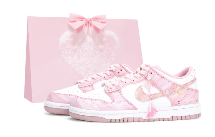 Nike Nike Dunk Low top Skateboard Shoes Women's Pink White