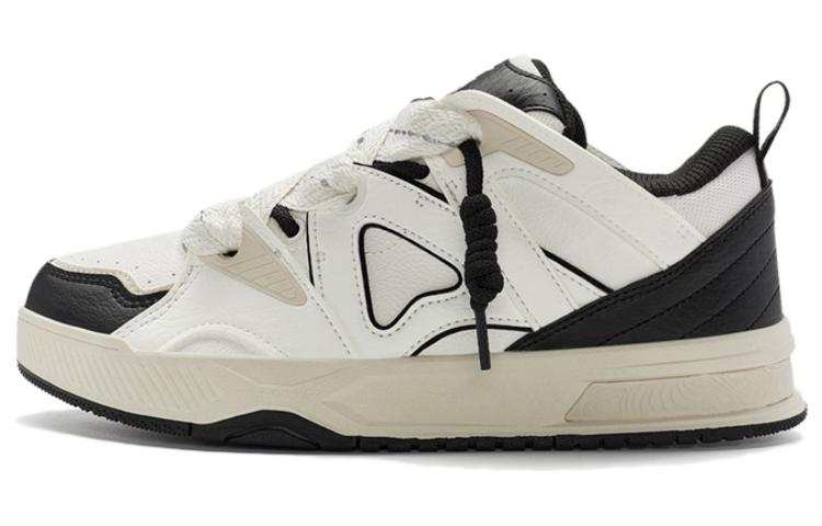 XTEP Wave CTR Slip Resistant And Breathable Balance Low top Skateboard Shoes Men's White Black