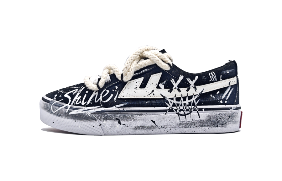 Warrior Slip Resistant Abrasion Resistant Low top Canvas Shoes Unisex Black White