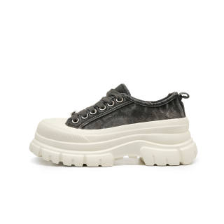 LEECAT STUDIO Abrasion Resistant Height Increasing Abrasion Resistant Height Increasing Low top Canvas Shoes Women's
