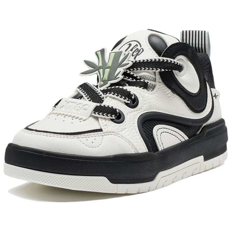 XTEP Slip Resistant Abrasion Resistant Low top Skateboard Shoes Women's White Black