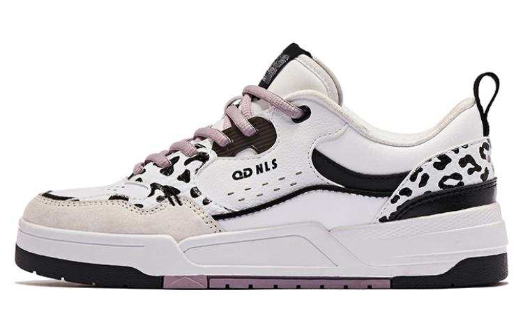 QIAODAN Leather Wear resistant And Lightweight Low top Skateboard Shoes Women's Black White Purple