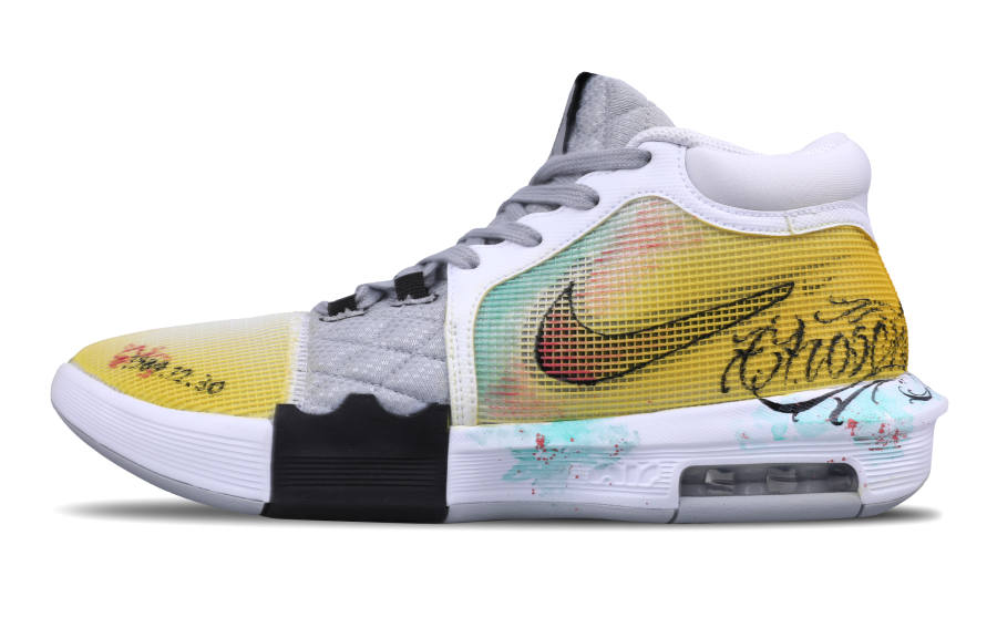 Nike Nike Witness 8 Low top Basketball Shoes Men's Yellow White
