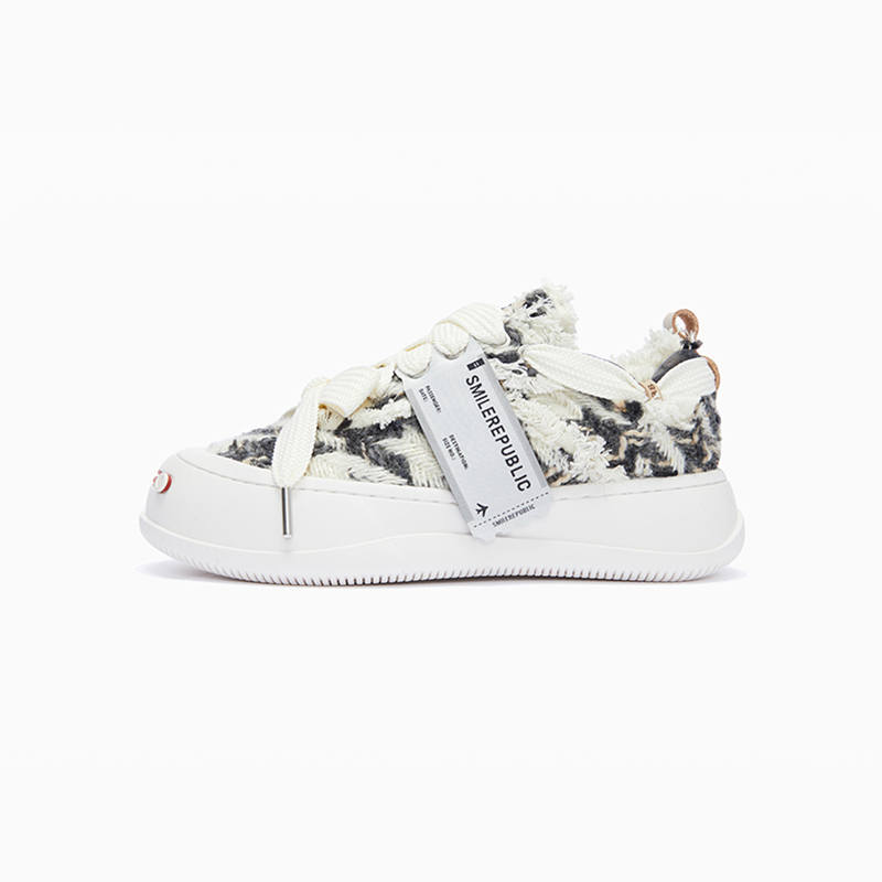 SMILEREPUBLIC Open Ended Smiling Collection Cheese Cat Low top Canvas Shoes Unisex Black White