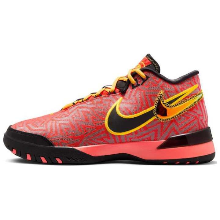 Nike Nike Slip Resistant Abrasion Resistant Mid top Basketball Shoes Men's Red
