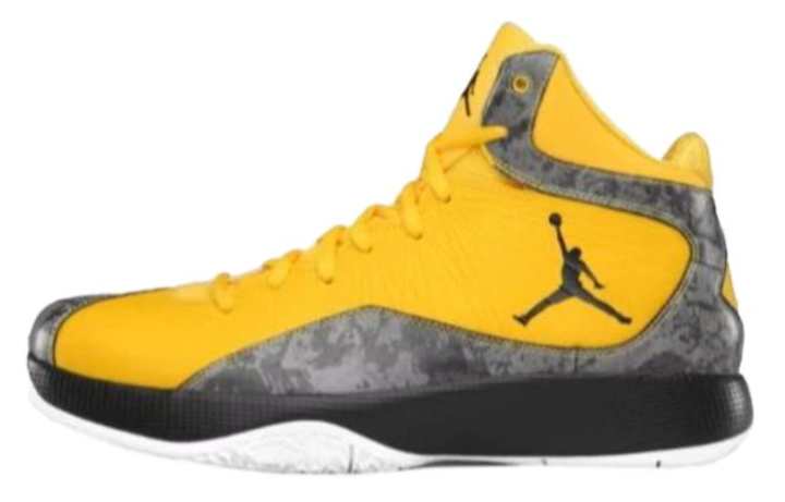 Jordan Jordan 2011 A Flight Varsity Maize