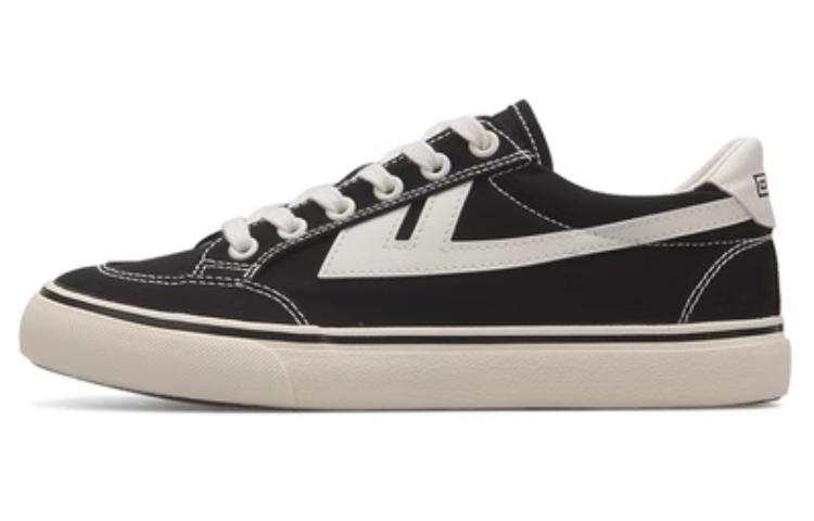 Warrior Slip Resistant Abrasion Resistant Slip Resistant Abrasion Resistant Low top Canvas Shoes Unisex Black White
