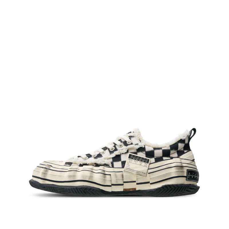 XVESSEL VESSEL Gene Mutation Distortion, Pixel Grid Low top Canvas Shoes Unisex Black White