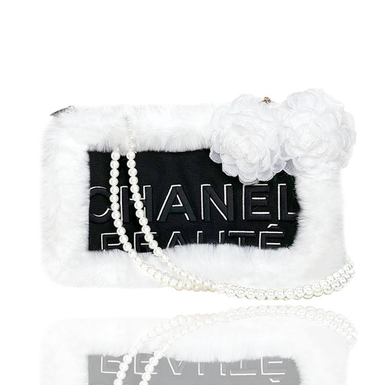 CHANEL Makeup & Toiletry Bags Unisex