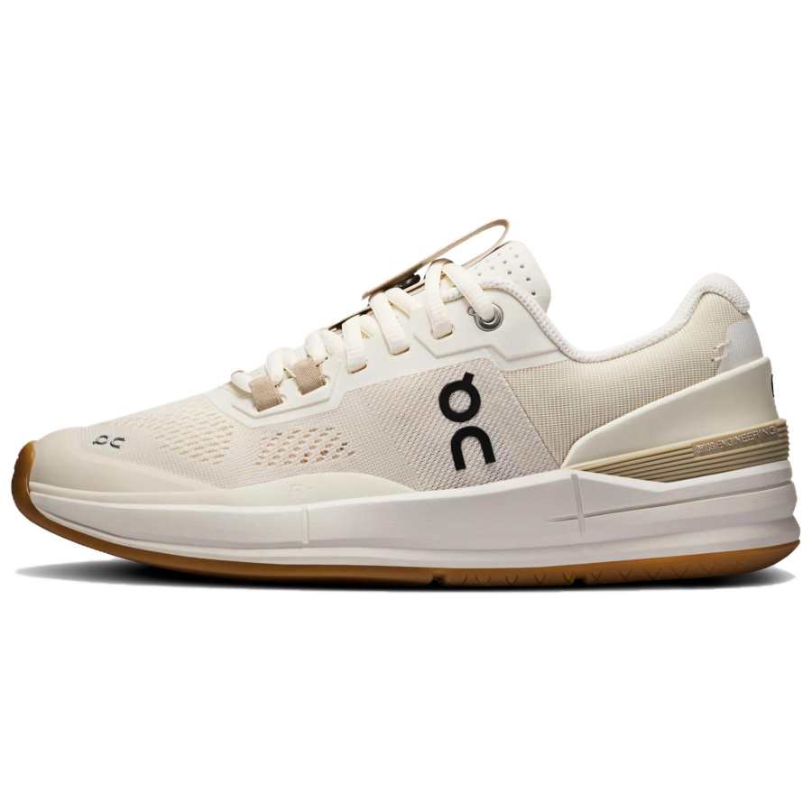 On The Roger Pro Abrasion Resistant Low top Tennis Shoes Women's Beige