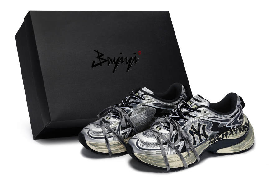 MLB New York Yankees Slip Resistant Abrasion Resistant Low top Running Shoes Unisex Black Gray Silver