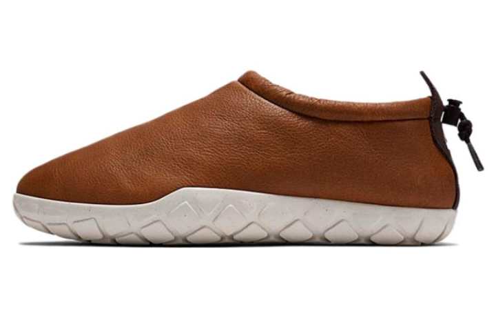Nike Nike Air Moc Slip Resistant Slip Resistant Low top Outdoor Shoes Men's Brown