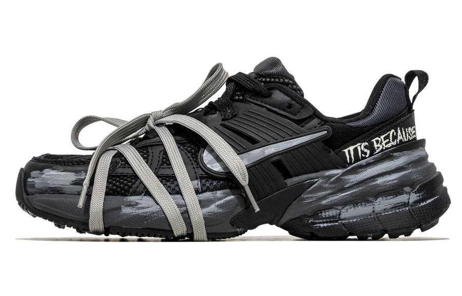 Nike Nike V2K Run Abrasion Resistant Abrasion Resistant Low top Running Shoes Women's Black