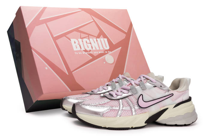 Nike Nike V2K Run Cushioning Slip Resistant Abrasion Resistant Cushioning Slip Resistant Abrasion Resistant Low top
