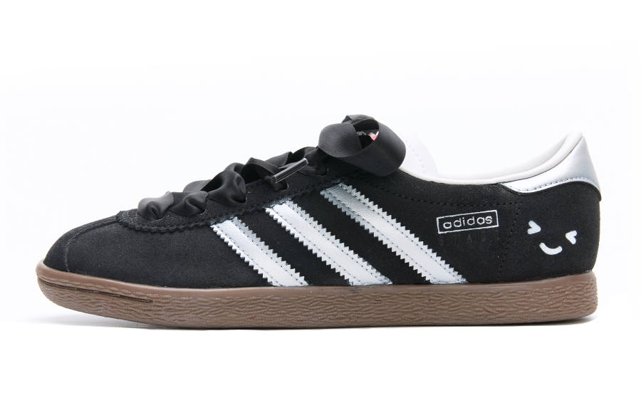 Adidas Originals Stadt Silver Satin Smiley Face German Army Trainers Unisex Black Silver