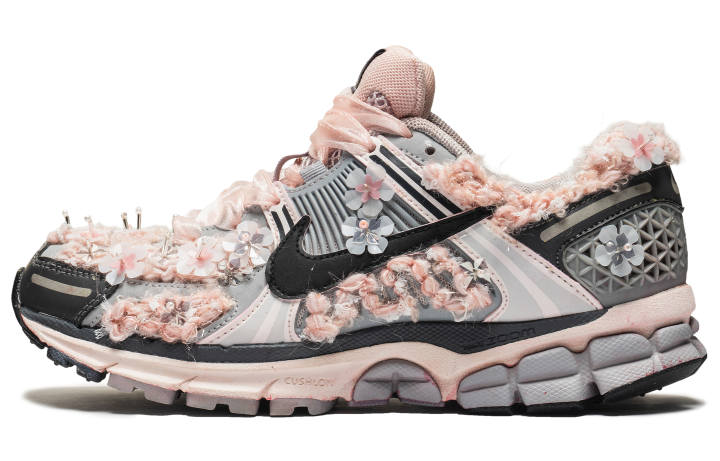 Nike Nike Zoom Vomero 5 Low top Running Shoes Women's Dusty Pink