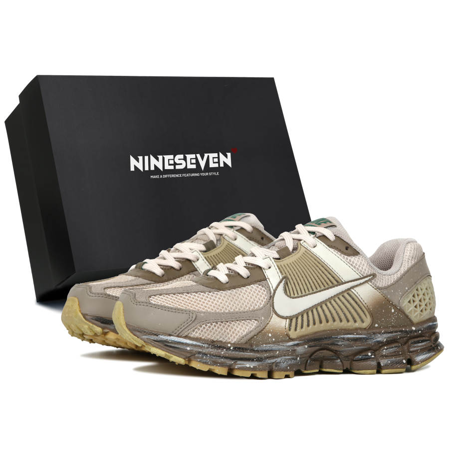Nike Nike Zoom Vomero 5 Low top Running Shoes Unisex Flowing Yellow