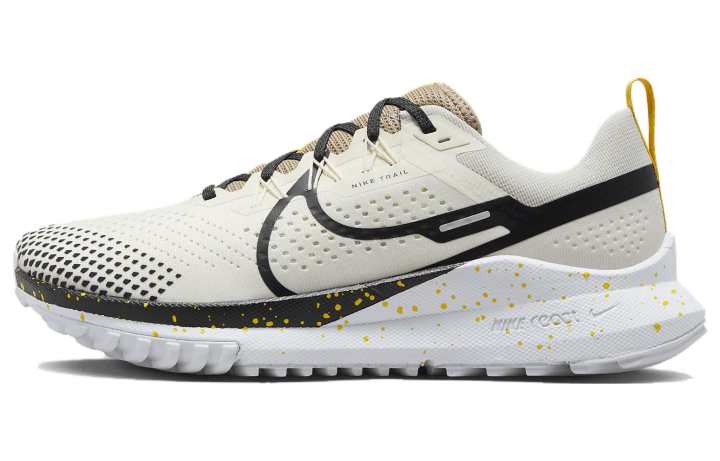 Nike Nike Pegasus Trail 4 Low top Running Shoes Men's Beige Black White