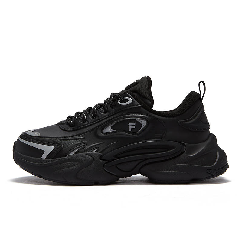 FILA FUSION Low top Casual Shoes Women's Black Silver Gray
