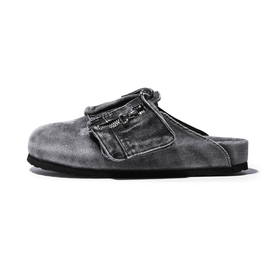 SANBAI STUDIO SANBAI STUDIO Closed Toe Slippers Unisex
