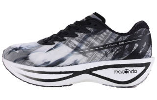 Macondo Slip Resistant Low top Running Shoes Men's Black White, Landscape And Mountain Ink
