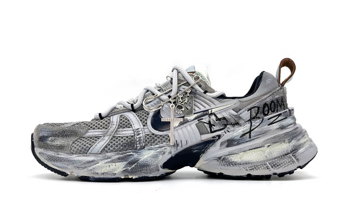 Nike Nike V2K Run Abrasion Resistant Abrasion Resistant Low top Running Shoes Women's Gray