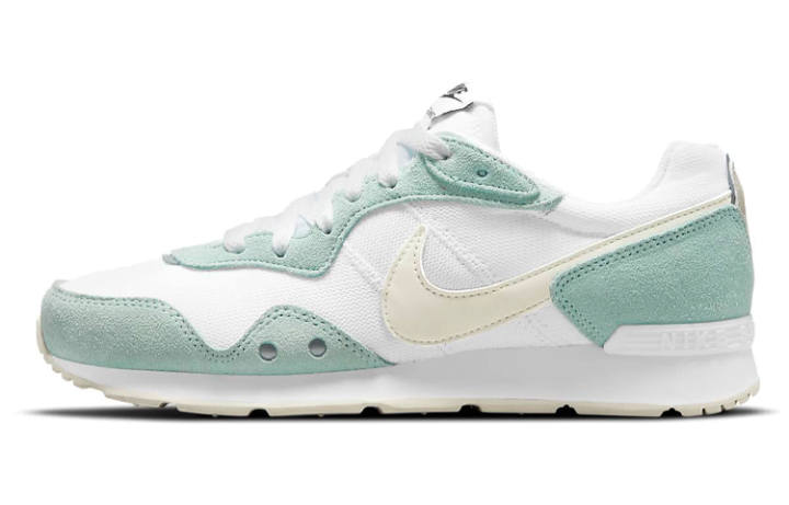 Nike Nike Venture Runner 'White Green' Women's