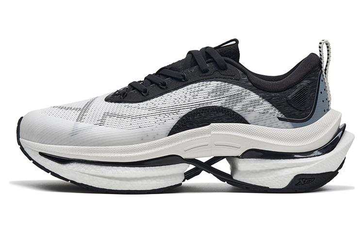 XTEP Lingren Comfortable Cushioning Lightweight Cushioning Lightweight Low top Running Shoes Men's White Black