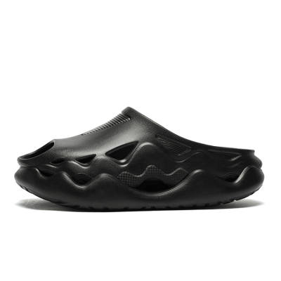 QINGKU Mamba Collection Slip Resistant Massage Cushioning Slide Slippers Unisex Black Spurs
