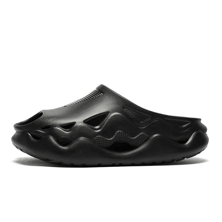 QINGKU Mamba Collection Slip Resistant Massage Cushioning Slide Slippers Unisex Black Spurs