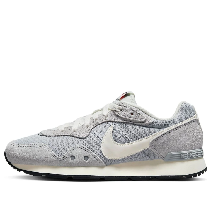 Nike Nike Venture Runner Comfortable Round Toe Slip Resistant Abrasion Resistant Low top Running Shoes Women's White