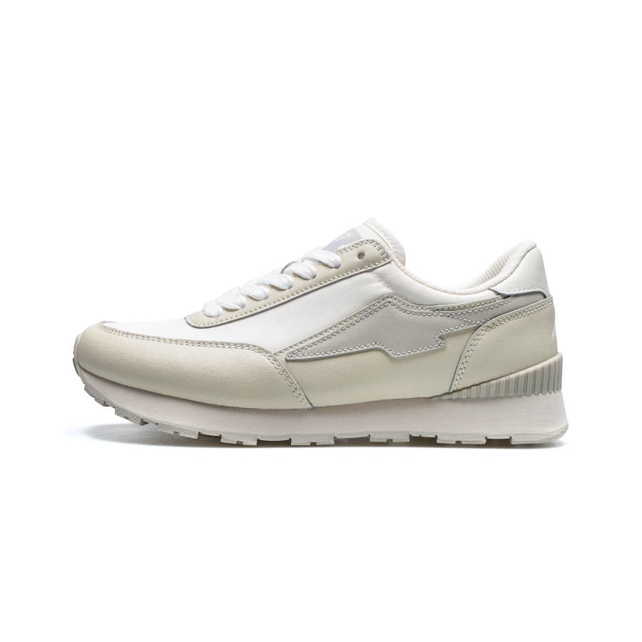 AVIA 900R Collection Abrasion Resistant Slip Resistant Low top Casual Shoes Women's White Beige
