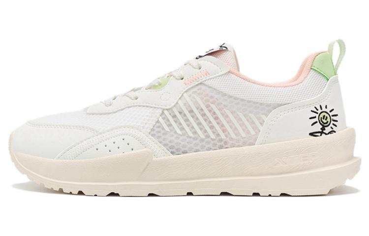 XTEP Shuoying Versatile Slip Resistant Abrasion Resistant Low top Sports Casual Shoes Women's White Green
