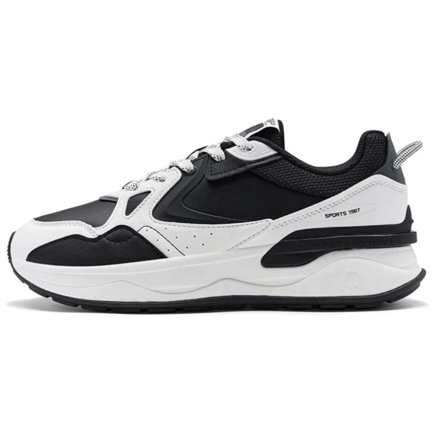 XTEP Light Year 5.0 Slip Resistant Abrasion Resistant Low top Casual Shoes Men's Black White