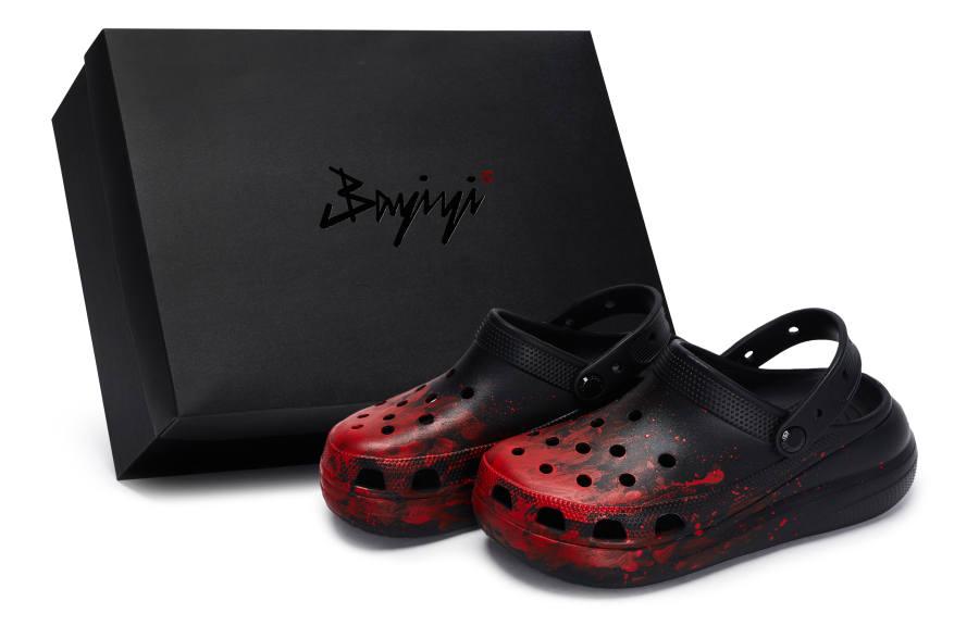 Crocs Classic Clog 811 Manufacturing, Escape Scene, Special Shoe Box Clogs Unisex Black Red