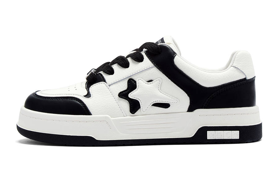 C°BANNER Leather Low top Skateboard Shoes Women's White Black