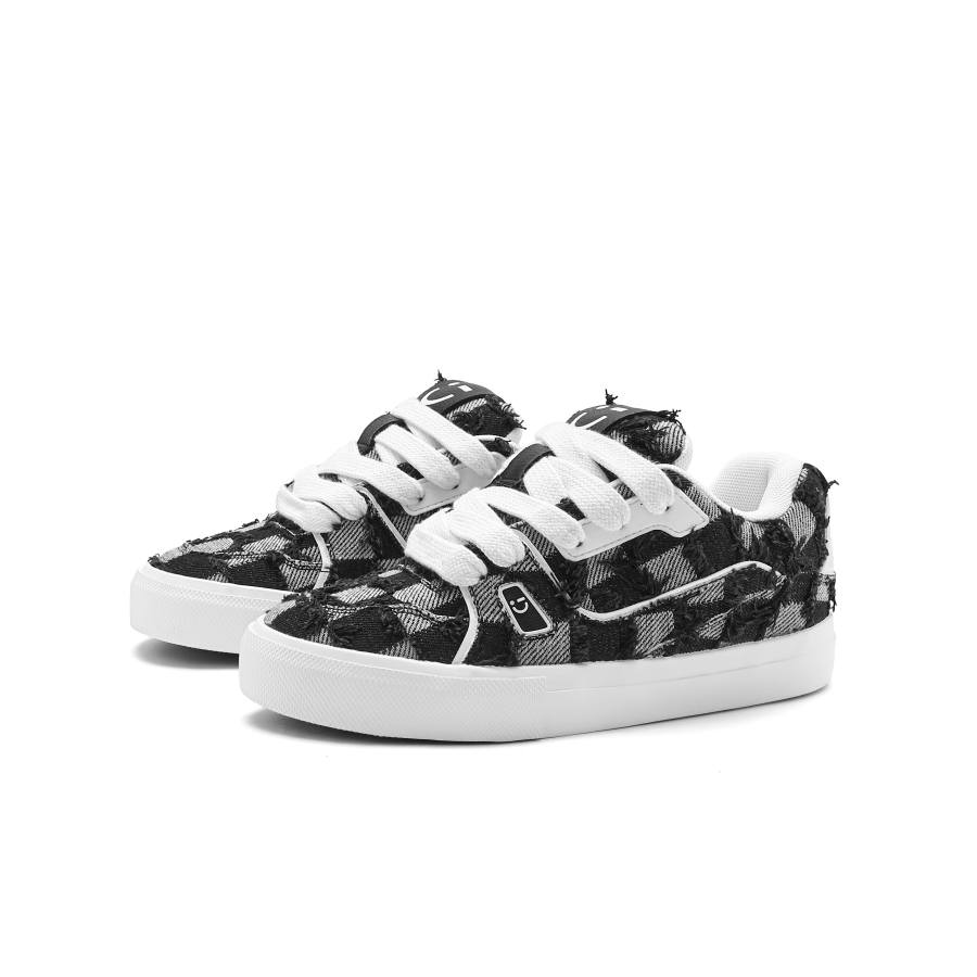 MINISO Skateboard Shoes Unisex Low Top Black White Plaid