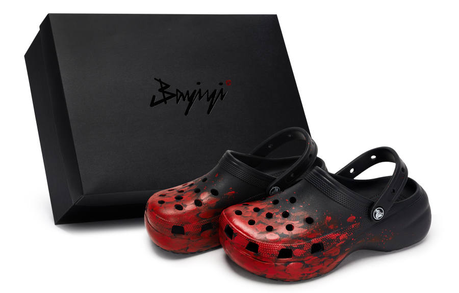 Crocs Classic Platform Clog 811 Manufacturing, Crime Scene Mystery, Special Shoe Box Clogs Women's Black Red