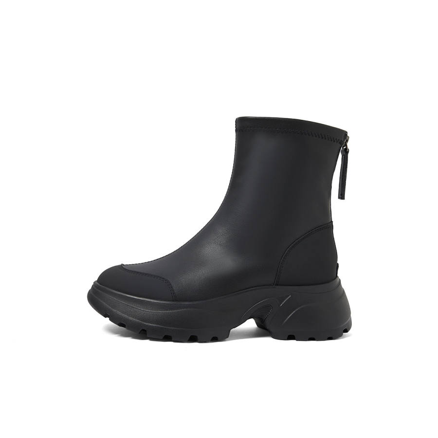 COMELY COMELY Ankle Boots Women's Black/Ecru