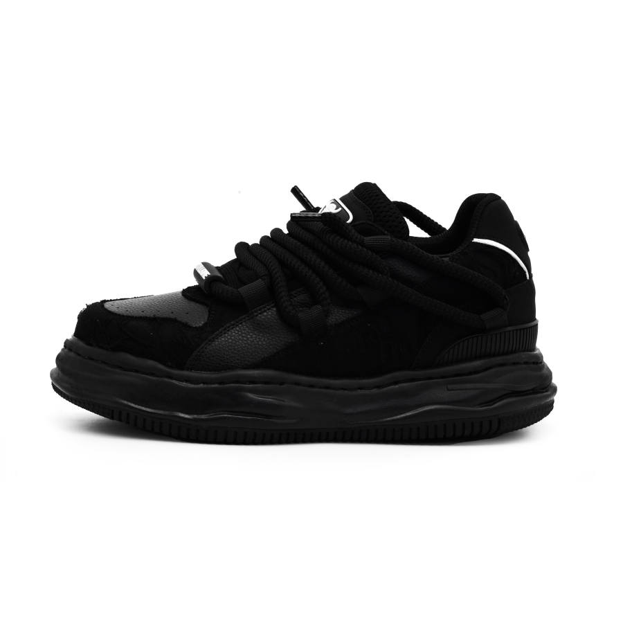 BULLKVIE Wear resistant, Lightweight, Breathable, And Non slip. Low top Skateboard Shoes Unisex Black