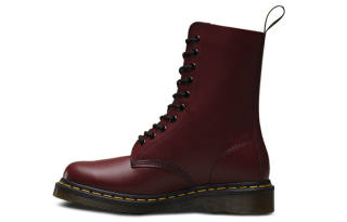 Dr.Martens Dr. Martens 1490 Black Smooth Classic 10 Combat Boots Couple Style Red
